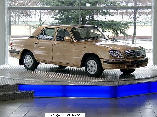 Frumuseti surprinse in tara - Pompon la Auto-Show-Room - Auto