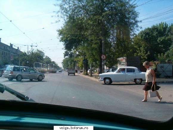 Frumuseti surprinse in tara - in drum spre o intrunire - Auto