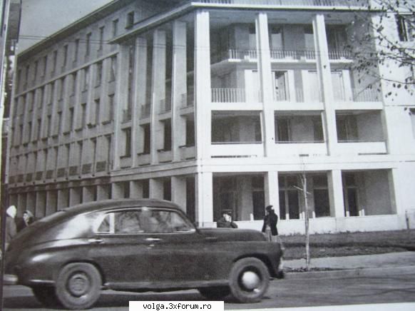 Imagini vechi din Romania... cu tovarase! - Inca o Pobeda, destul de obosita. 1957 - Auto