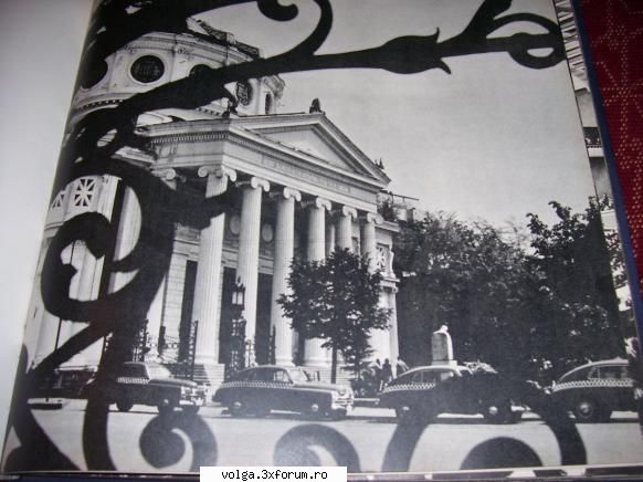 Imagini vechi din Romania... cu tovarase! - Taxiuri la Ateneu, 1957 - Auto
